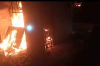 Selasa Subuh, Gardu di Padang Theater Terbakar