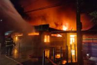 Show Room Sepeda Motor Ludes Terbakar