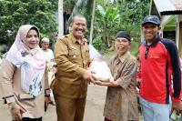 Wawako Pariaman Bantu Warga Korban Banjir