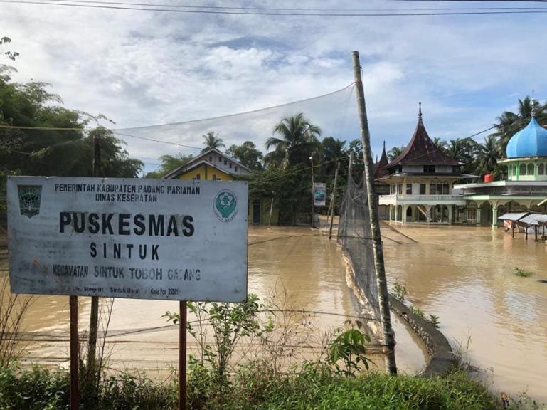 Salah satu fasilitas umum yang terdampak banjir di Padangpariaman. (Dok : Istimewa)