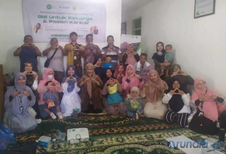 Plt Direktur AYani Women and Children Clinic, dr Winanda MARS dan jajaran bersama pengurus IZI Sumbar, serta anggota Yayasan Cahaya Peduli Padang. (Foto : Fajril)