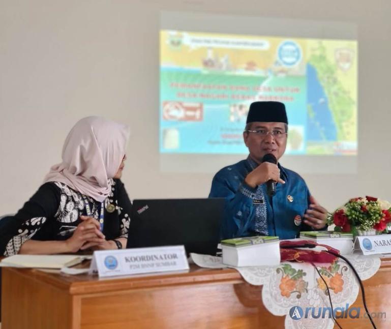 Kadis PMD Sumbar Amasrul, berikan paparan dalam Bimtek di BNNP Sumbar, di Padang, Kamis (16/2). (Dok : Istimewa)