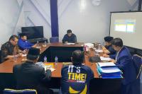 Sekretaris Bappilu DPW NasDem Sumbar, Marta Suhendra saat diskusi dengan bakal calon legislatif untuk pemilu 2024, Kamis (16/2). (Dok : Istimewa)