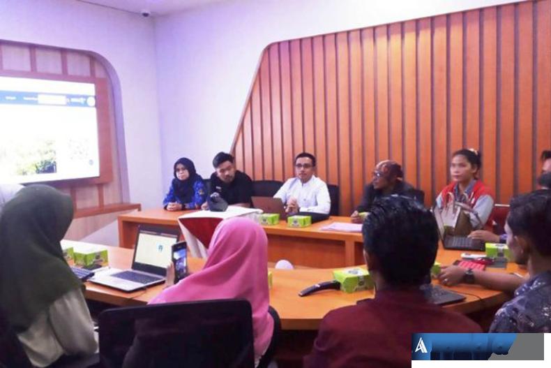 Kepala Disparpora Padangpariaman, Muhammad Fadhly beri arahan pada tim terkait ajang lomba ADWI 2023 di kantornya, Jumat siang (17/2). (Dok : Istimewa)