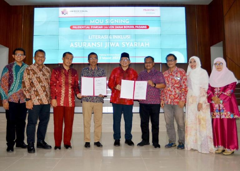 Prudential Syariah dan UIN Imam Bonjol Padang melakukan penandatanganan kemitraan strategis. (Dok : Istimewa)