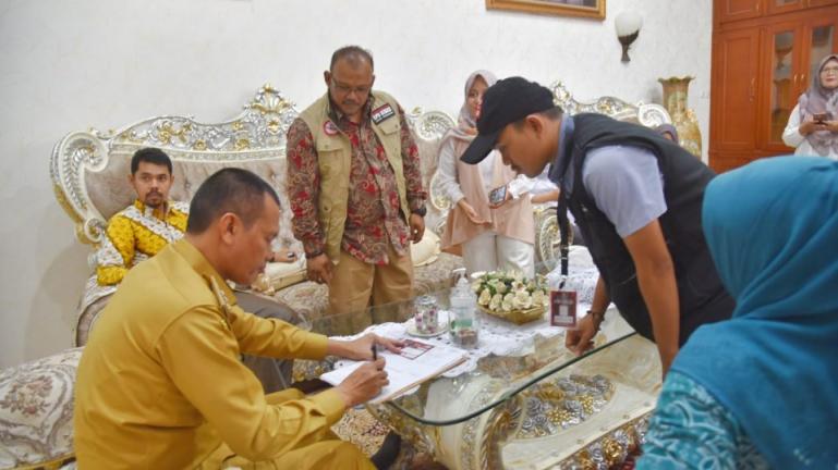 Pencoklitan Genius Umar beserta keluarga bertempat di Rumah Dinas Wali Kota Pariaman Senin (6/3/23). (Sumber : Istimewa)