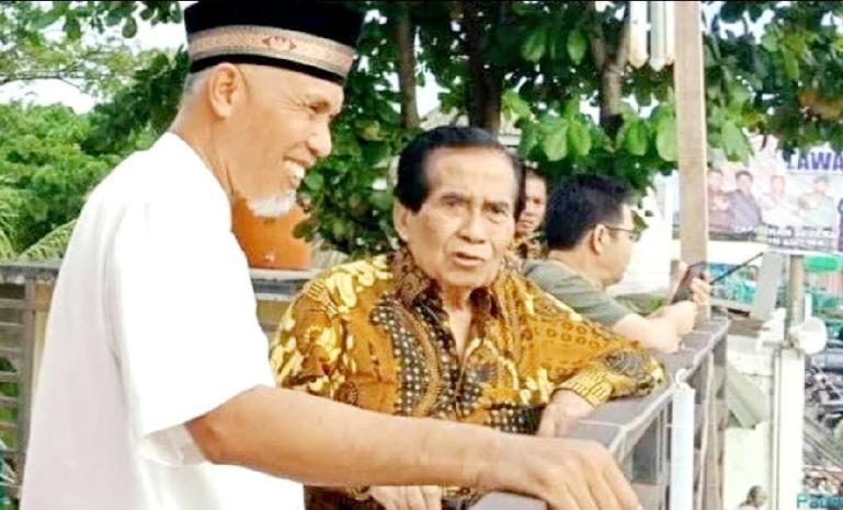Kenangan Gubernur Mahyeldi bersama Ir H Azwar Anas dalam satu kesempatan. Saat almarhum mantan Gubernur Sumbar dua periode masih hidup. (Dok : Istimewa)