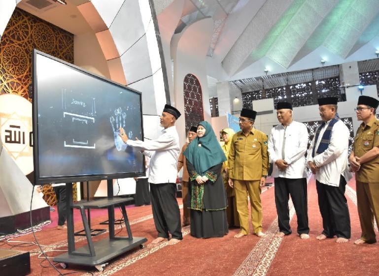 Gubernur Sumbar Mahyeldi Ansharullah saat launcing Pesantren Ramadan Kolaborasi di Masjid Raya Sumbar, Senin pagi (27/3). (Dok : Istimewa)