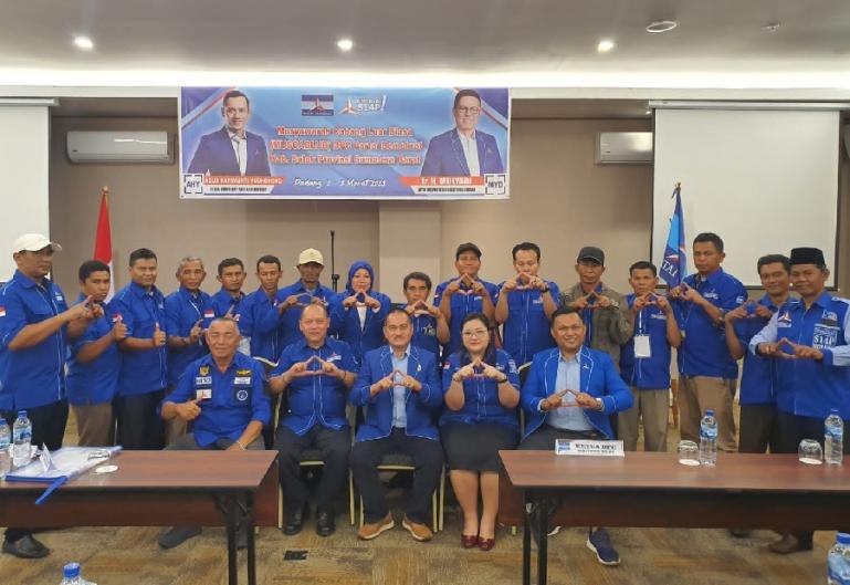 Ismael Koto dan pengurus PAC pasca terpilih menjadi Ketua Partai Demokrat Kabupaten Solok yang baru, Jumat (3/3). Dok : Istimewa)