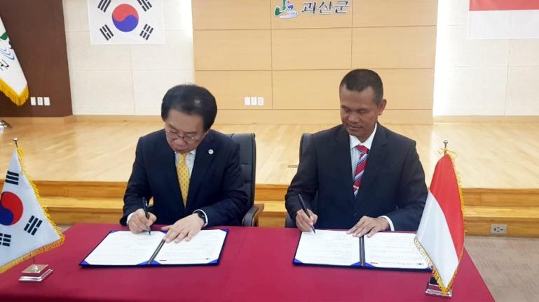 Wali Kota Pariaman, Genius Umar, teken kerjasama dengan Pemerintah Goesan County, Provinsi Chungcheong Utara, Korea Selatan, bertempat di Lantai 3 Ruang Konferensi Goesan County, Kamis (16/3). (Sumber : Istimewa)