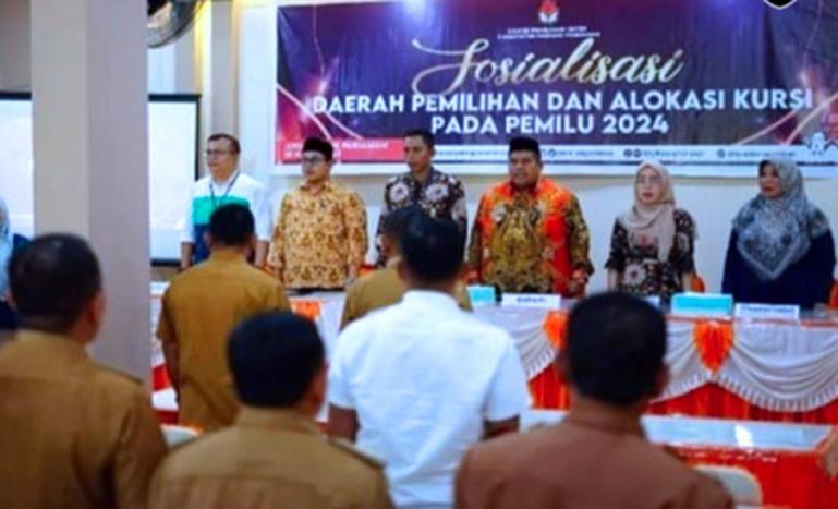 Bupati Suhatri Bur saat hadiri sosialisasi Dapil dari KPU Padangpariaman, Rabu (29/3). (Dok : Istimewa)