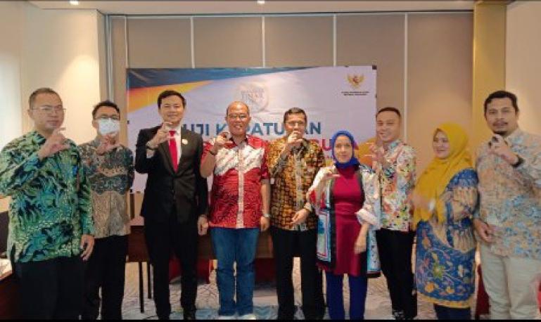 Sekretaris DPRD Sumbar Raflis didampingi Ketua DPRD Sumbar Supardi saat uji kepatutan anugerah TinarBuka 2023 di KI Pusat, Senin (27/3). (Dok : Istimewa)
