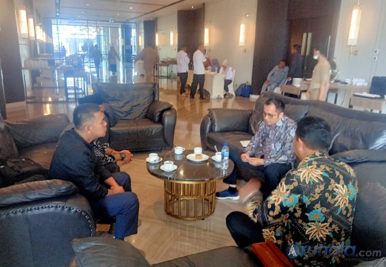 Para calon anggota KPU Sumbar yang sudah dan yang akan ikuti tes wawancara, Senin (20/3). (Foto : Arzil)