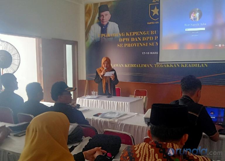Sekretaris Steering Committee (SC) kegiatan upgrading kader Partai Ummat se Sumbar, Citra Mustika Ayu Kardinal. (Foto : Arzil)