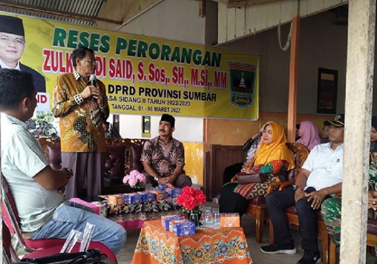 Anggota DPRD Sumbar Zulkenedi Said jemput aspirasi warga Giri Maju, Kecamatan Luhak Nan Dua Kabupaten Pasaman Barat (Pasbar), Jumat (3/3). (Dok : Istimewa)