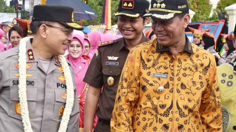 Wali Kota Pariaman, Genius Umar, Kapolres Pariaman, AKBP. Abdul Azis dan Forkopimda menyambut Kunjungan Kerja Kapolda Sumatera Barat Irjen Pol Suharyono di Mapolres Pariaman, (Jumat 10/3). (Sumber : Istimewa)