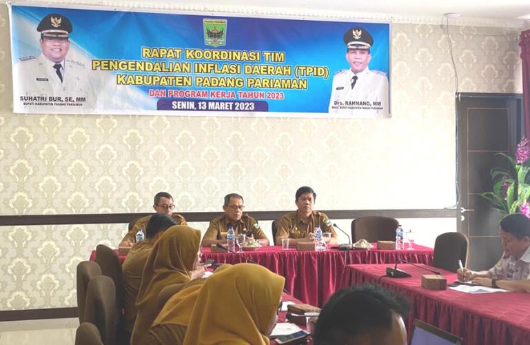 Kabag Perekonomian dan SDA, Mulyadi paparkan rencana pelaksanaan Bazar Ramadan di kantornya, Kamis siang (6/4). (Dok : Istimewa)