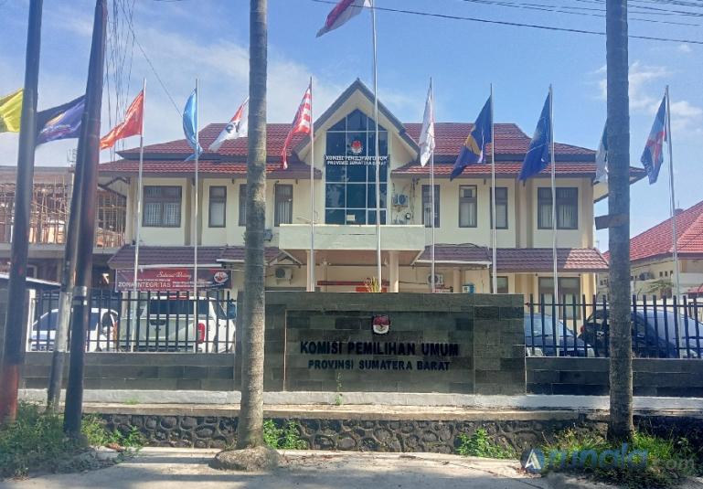 Kantor KPU Sumbar di Jalan Pramuka No.9 Padang. (Dok : Arunala.com)