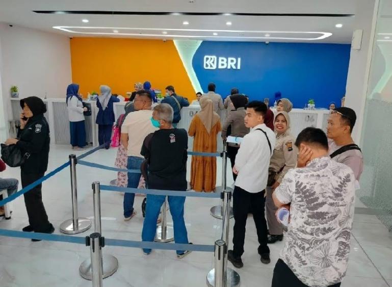 Suasana penyaluran dana PIP di BRI Cabang Padang. (Dok : Istimewa)