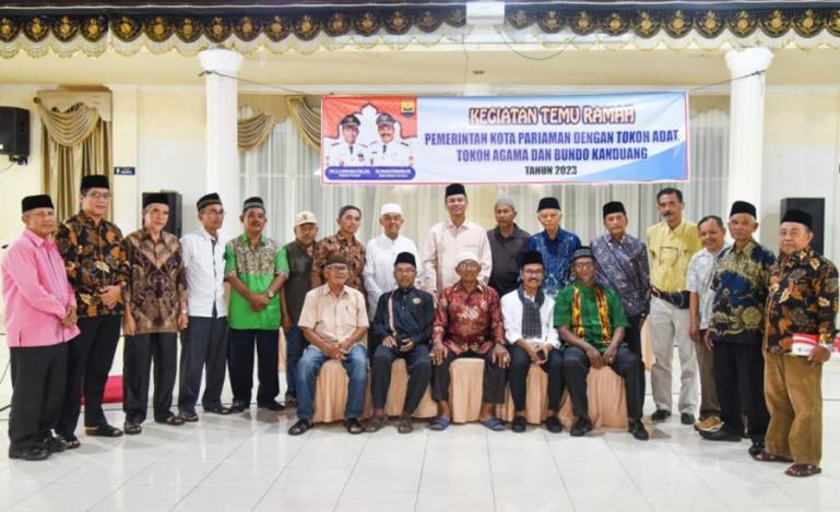 Wako Genius Umar bersama tokoh agama, LKAAM dan Bundo Kanduang saat silaturahmi, Rabu (19/4). (Dok : Istimewa)