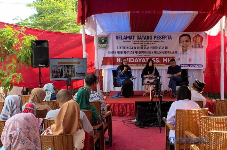 Suasana sosialisasi Perda No.7 Tahun 2012 yang diadakan Anggota DPRD Sumbar, Hidayat di Padang, Senin sore (17/4). (Foto : Arzil)
