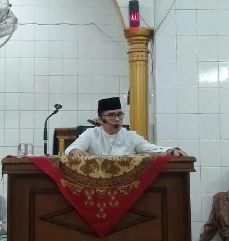 Anggota DPD RI, Alirman Sori, berikan ceramah pada jamaah Masjid Khalis Pancung Taba, Bayang, Jumat malam (7/4). (Dok : Istimewa)