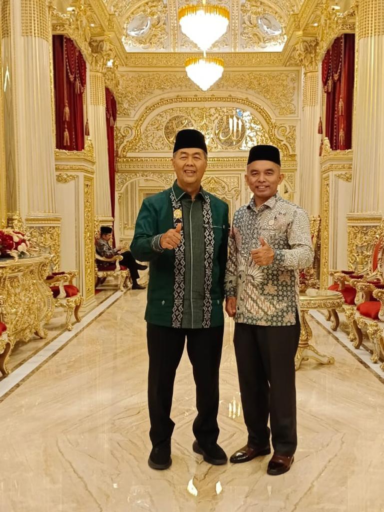 Ketua ICMI Orda Padangpariaman Zahirman bersama Ketua ICMI Sumbar terpilih Prof Musliar Kasim, di Auditorium Universitas Baiturrahmah Padang, Sabtu (15/4). (Dok : Istimewa)