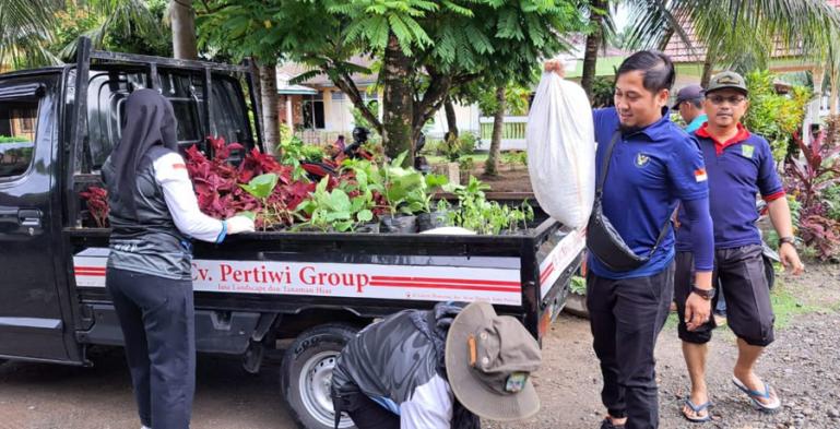 Suasana goro yang dipimpin Ketua TP PKK Padangpariaman Yusrita Suhatri Bur ini, dipusatkan di Nagari Padang Bintungan Kecamatan Nan Sabaris, Rabu (5/4). (Dok : Isrimewa)
