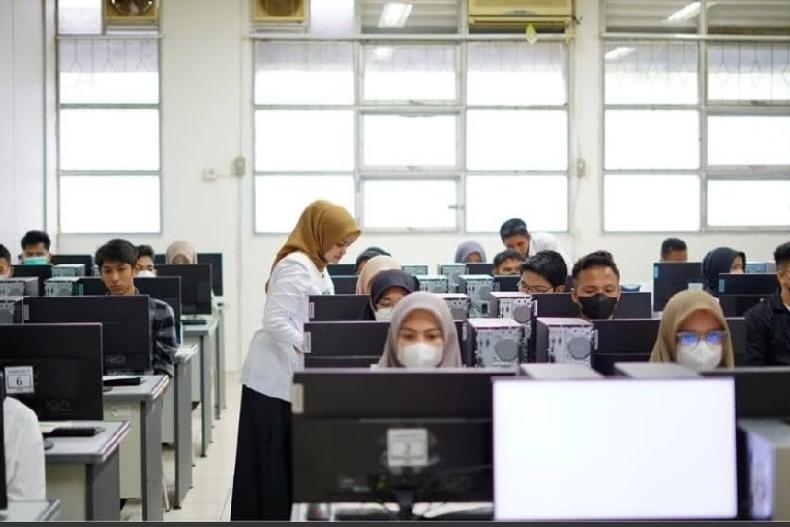 Peserta ujian UTBK SNBT di Pusat UTBK Unand, Senin (8/5). (Dok : Istimewa)