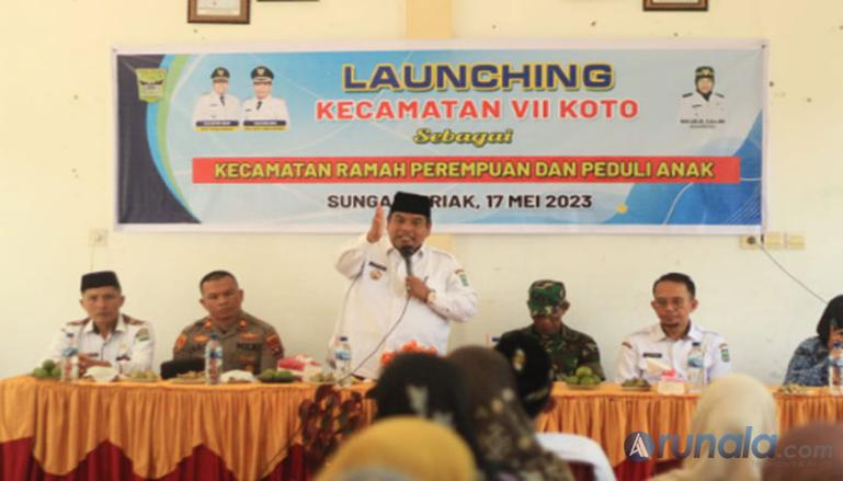 Bupati Suhatri Bur me-launching program nasional Ramah Perempuan dan Peduli Anak (RPPA) di Kecamatan VII Koto, Rabu (17/5). (Dok : Istimewa)