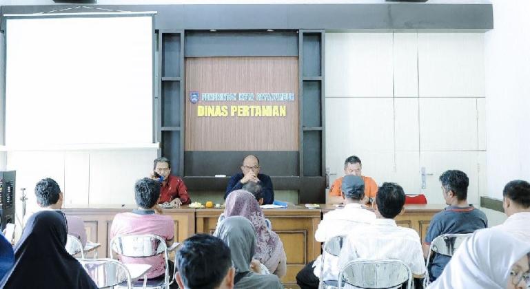 Ketua DPRD Sumbar, Supardi bahas masalah stunting di Kabupaten Limapuluh Kota dihadapan peserta Pilar-Pilar Sosial Angkatan III itu, Selasa (30/5). (Dok : Istimewa)