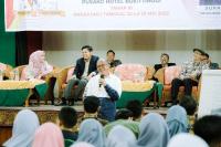 Ketua DPRD Sumbar Supardi saat berikan penjelasan dihadapan para guru SMA dalam bimtek Digitalisasi di Bukittinggi, beberapa waktu lalu. (Dok : Istimewa)