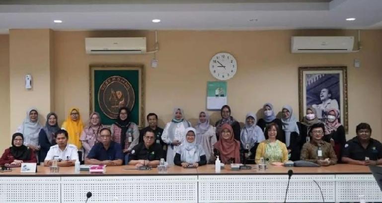 Dirut RSUP M Djamil Dr dr Dovy Djanas SpOG KFM MARS, direksi dan pimpinan RSUP bersama tim JICA dan Kemenkes RI. (Dok : Istimewa)