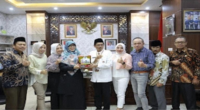 Sekretaris DPRD Sumbar, Raflis menerima kunjungan Komisi Ketua Komisi IV DPRD Bengkulu Jumat  (5/5). (Dok : Istimewa)