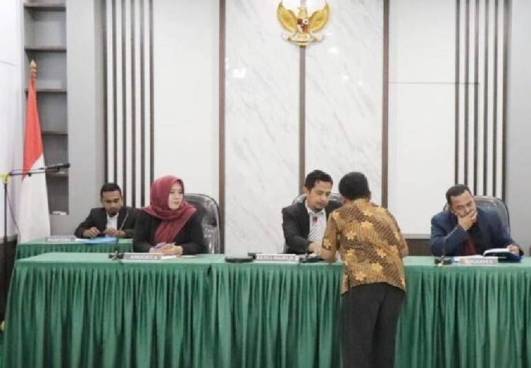 Suasana sidang SIP yang digelar Komisi Informasi (KI) Sumbar beberapa waktu lalu. (Dok : Istimewa)