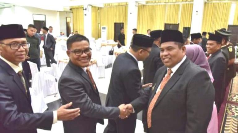 Bupati Suhatri Bur saat silaturahmi dengan jajaran para ASN di aula kantor bupati, Selasa (2/5). (Dok : Istimewa)