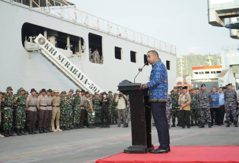Wagub Sumbar, Audy Joinaldy menyambut peserta Latsitardanus ke-XLIII di Pelabuhan Teluk Bayur Kota Padang, Rabu sore (17/5). (Dok : Istimewa)