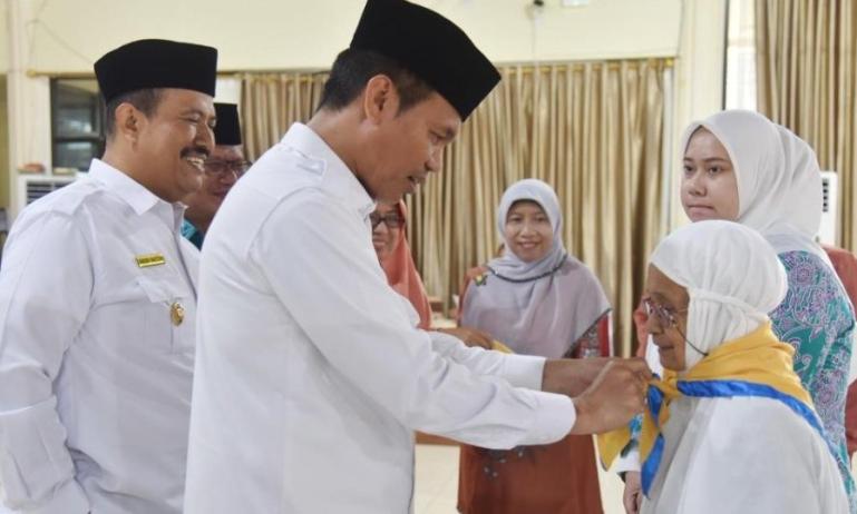 Pelepasan CJH dilepas secara resmi Wali Kota Pariaman, Genius Umar di balairung rumah dinasnya, Rabu (31/5). (Dok : Istimewa)
