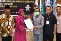 Dresscode Serba Pink, Emma Yohanna Resmi Daftar Calon Anggota DPD RI