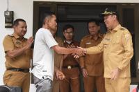 Genius Serahkan Rumah Swadaya kepada Fajri