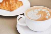 Nikmatnya Kopi dan Croissant 