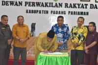 Bupati Padangpariaman Sampaikan Penjelasan: Perda Pertanggung Jawaban APBD 2022 Disahkan