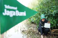 Telkomsel Tanam 15.060 Bakau di Hutan Mangrove