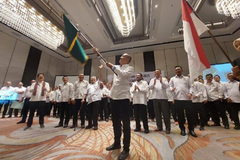 Prosesi Pengukuhan Pengurus Kadin Sumbar 2022-2027 dan Rapimprov, di Grand Ballroom Hotel Santika Premiere Padang, Rabu (12/7). (Dok : Istimewa)