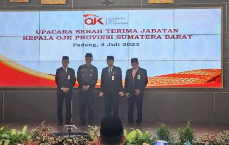 Gubernur Mahyeldi saat menghadiri serah terima jabatan kepala OJK Sumbar yang baru di auditorium gubernuran, Selasa (4/7). (Dok : Istimewa)