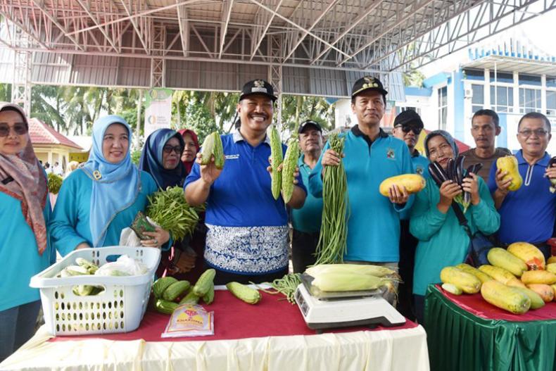 Wako Genius bersama Wawako Mardison Mahyuddin buka kegiatan Gerakan Pangan Murah di kotanya, Jumat (28/7). (Dok : Istimewa)