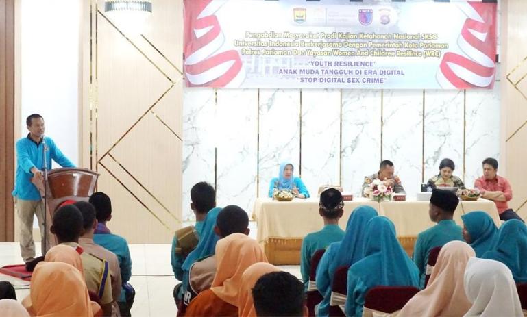 Wako Genius Umar saat berikan penjelasan pada Dosen UI dan undangan lainnya di Kota Pariaman, Jumat (28/7). (Dok : Istimewa)