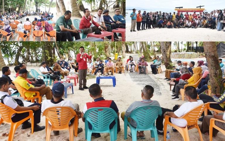 Wako Genius Umar bersama para jajaran pejabat di pemko rapat di Pulau Angso Duo, Senin pagi (24/7)/ (Dok : Istimewa)