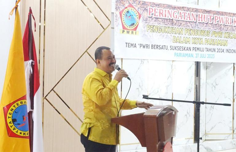 Wawako Mardison Mahyuddin berikan sambutan saat pengukuhan pengurus PWRI se kecamatan di Kota Pariaman 2023-2028, Kamis (27/7). (Dok : Istimewa)