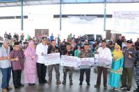 Bantuan Sapras dan Jaminan Sosial untuk Nelayan di Pessel: Gubernur Berharap Produktivitas dan Kesejahteraan Nelayan Meningkat